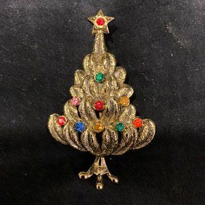 Beatrix Christmas Tree pin